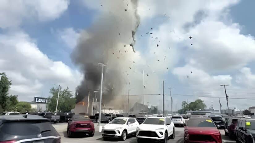 3 Firefighters Hurt After Crash Causes Gas Explosion at Veterinary Clinic