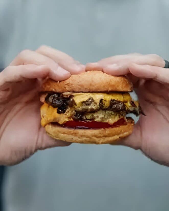 Surprise Table for Three! Influencers Burger Review Smashed!