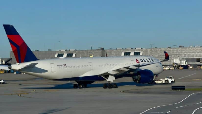 Image for Delta Flight 632: Three Flight Attendants Injured After Turbulence to Atlanta post