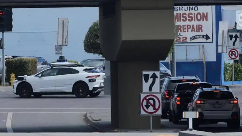 Image for Police Pull Over a Self-Driving Waymo for an Illegal U-Turn post