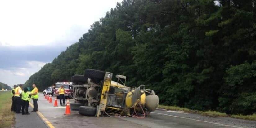 Image for I-16 Eastbound Crash Near Dean Forest Road Causes Lane Closures post