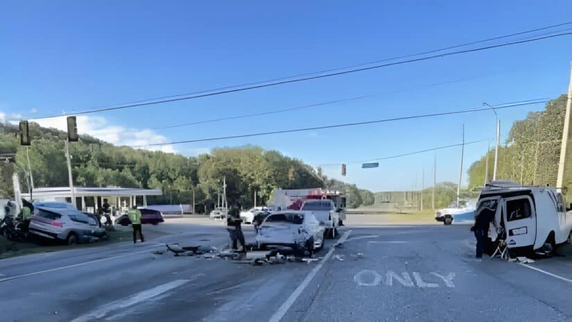Image for Savannah Multi-Vehicle Crash Sends One Person to Hospital, Road Blocked post