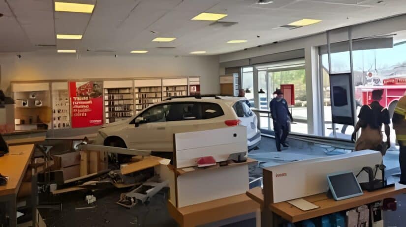 Image for Verizon Store Car Crash Augusta Leaves One Injured post